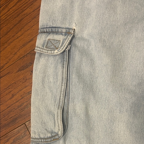 Vgt Bugle Boy Light Denim Cargo Pants. Zipper is there but broke - Picture 8 of 8